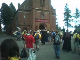 Wreszcie doszliśmy do Łebna – na drugim planie tradycyjnie Staszek z wózkiem